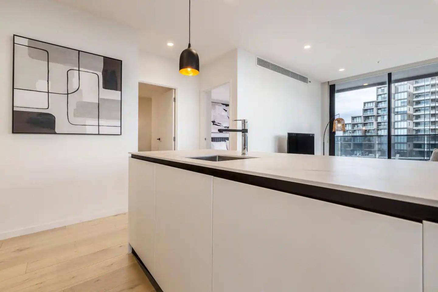 Sunlit & Sleek Condo In Lively St Kilda Мелбърн Екстериор снимка